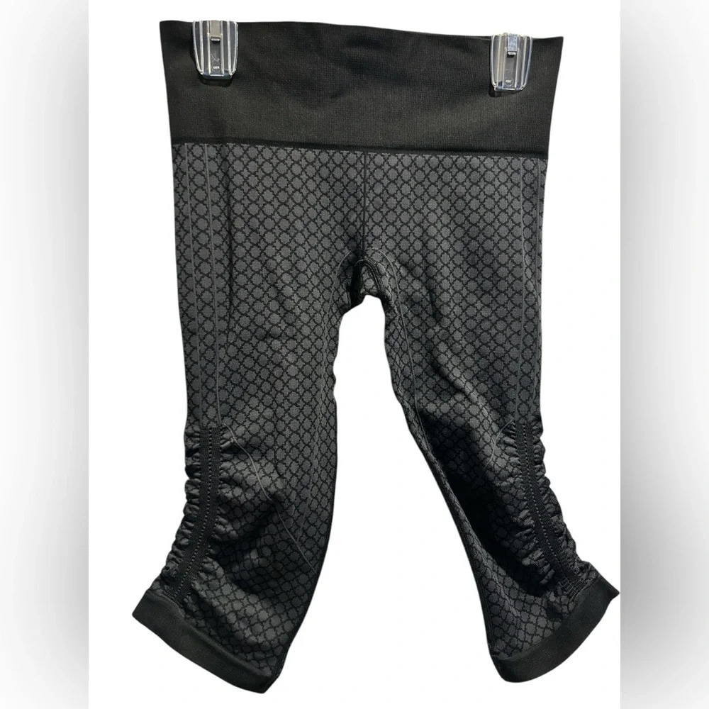 Lululemon Women's In The Flow Crop II Leggings Capri Heathered Deep Coal Sz 6